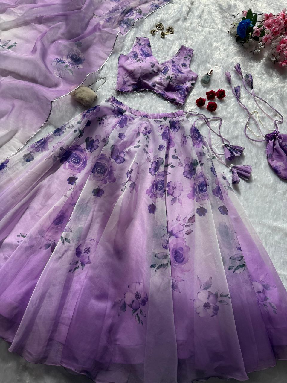 Sehen Sie umwerfend aus in diesem wunderschönen cremefarbenen Lehenga-Set