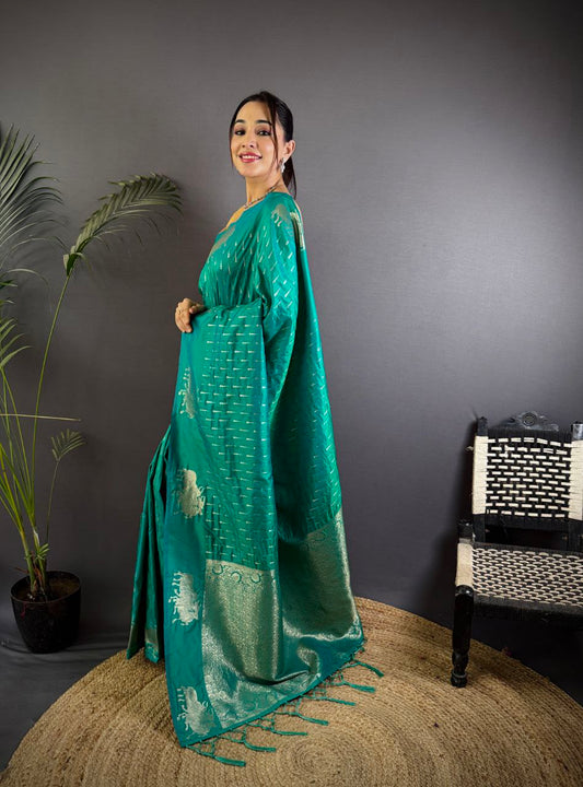 Je recherche quelqu'un pour ce magnifique sari de la même couleur