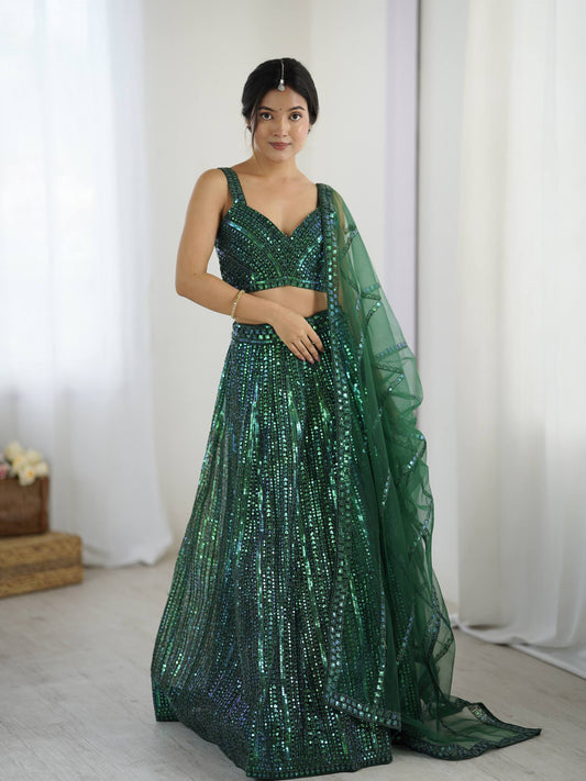 Sehen Sie umwerfend aus in diesem wunderschönen cremefarbenen Lehenga-Set