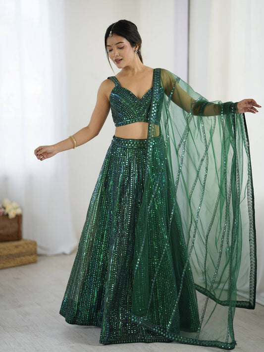 Sehen Sie umwerfend aus in diesem wunderschönen cremefarbenen Lehenga-Set