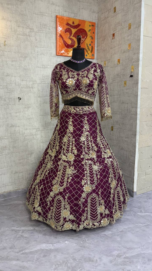 Sehen Sie umwerfend aus in diesem wunderschönen cremefarbenen Lehenga-Set