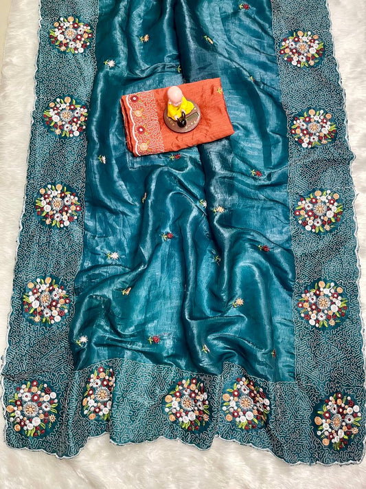 Je recherche quelqu'un pour ce magnifique sari de la même couleur