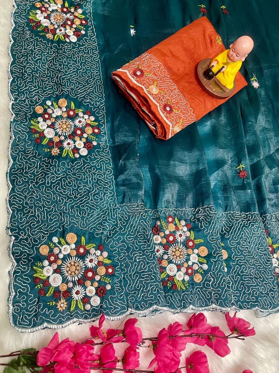 Suche jemanden für einen schönen Sari in der gleichen Farbe