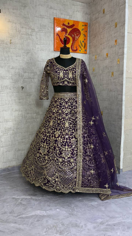 Sehen Sie umwerfend aus in diesem wunderschönen cremefarbenen Lehenga-Set