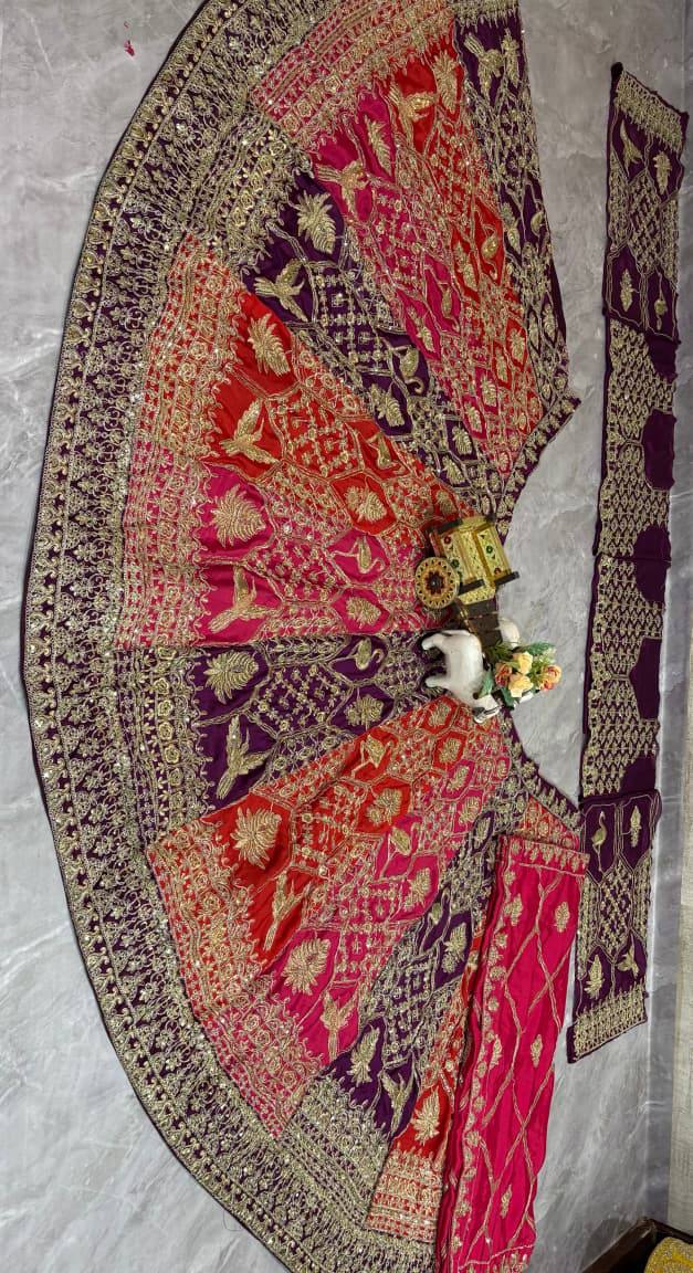 Sehen Sie umwerfend aus in diesem wunderschönen cremefarbenen Lehenga-Set