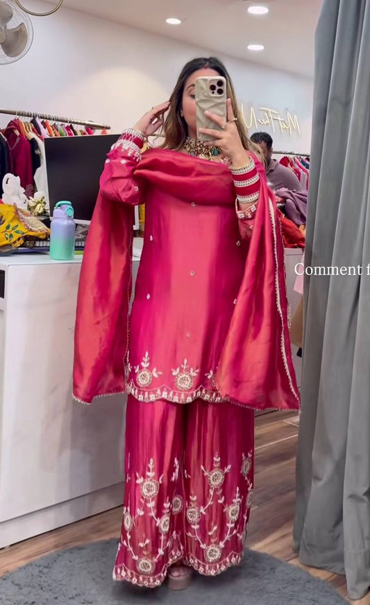 Kleid aus Georgette-Imitat mit üppiger Paillettenstickerei