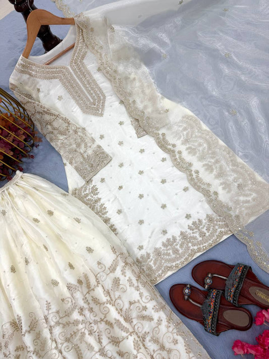 Robe de travail brodée en georgette fleurie artificielle avec de riches paillettes