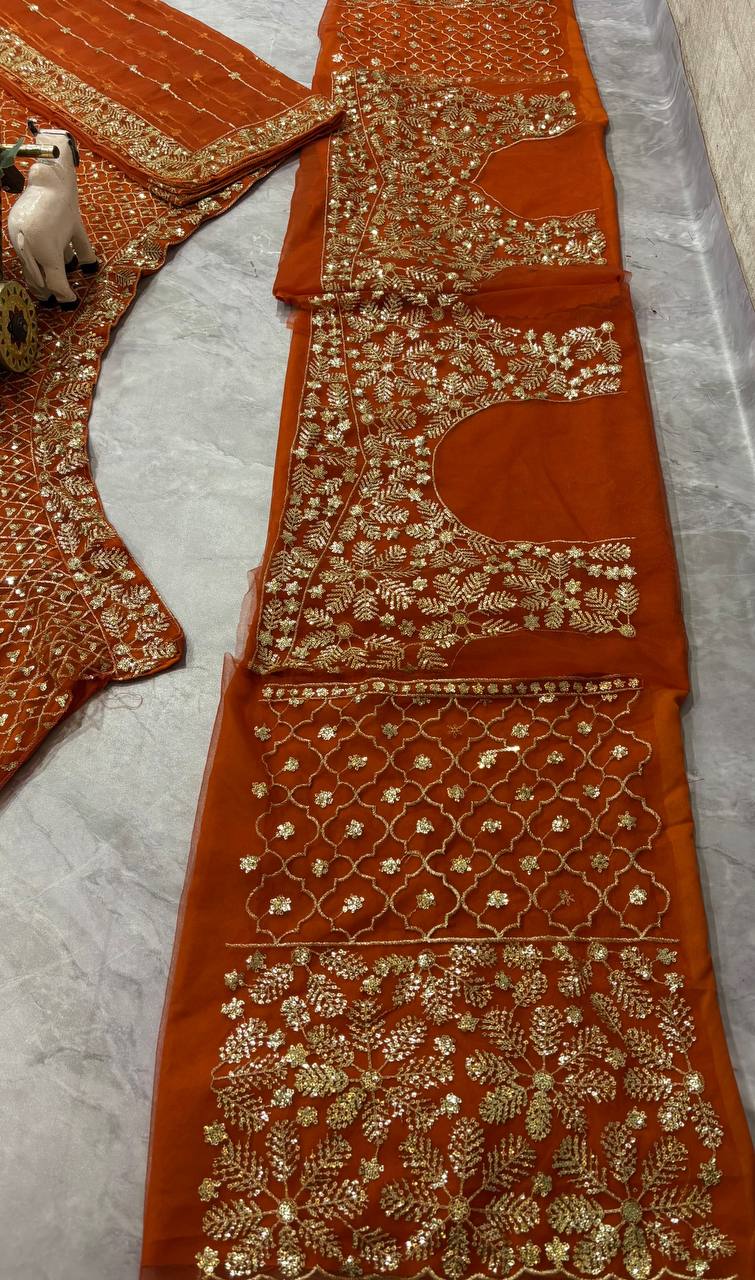 Sehen Sie umwerfend aus in diesem wunderschönen cremefarbenen Lehenga-Set
