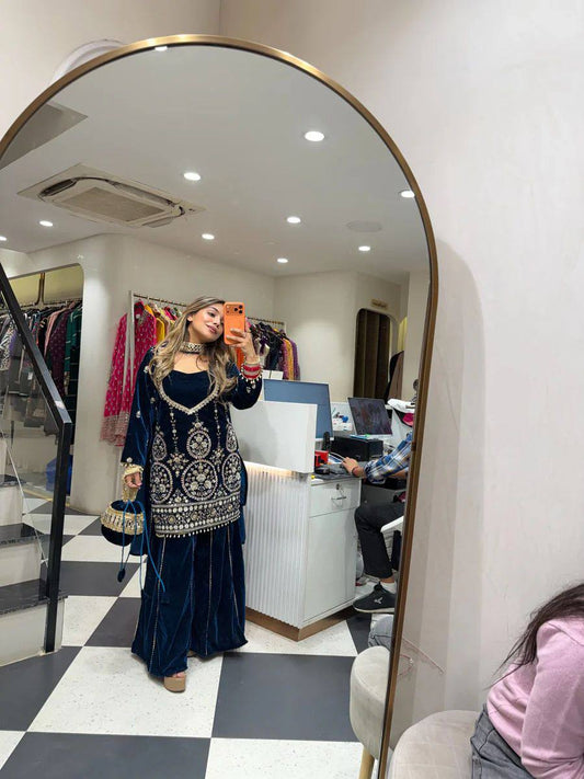 Robe de travail brodée en georgette fleurie artificielle avec de riches paillettes