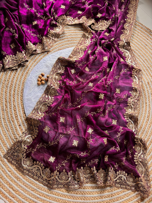 Je recherche quelqu'un pour ce magnifique sari de la même couleur