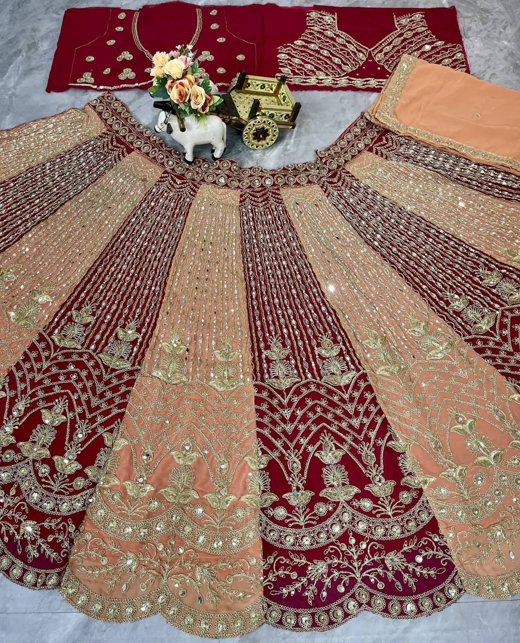 Feiern Sie den Charme der indischen Kultur mit diesem wunderschönen Lehenga-Set