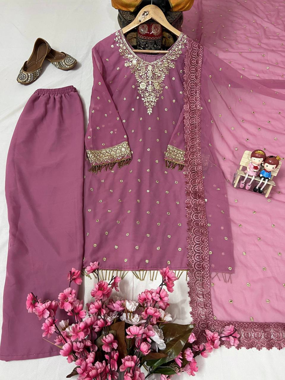 ENHANCE THE BEAUTY OF YOUR WARDROBE WITH THIS NEWLY LAUNCHED KURTI PANT SET