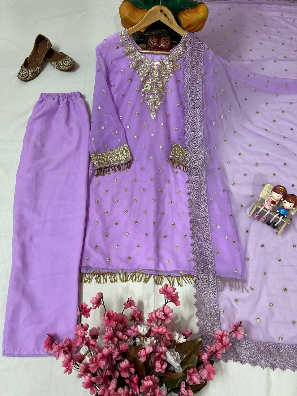 ENHANCE THE BEAUTY OF YOUR WARDROBE WITH THIS NEWLY LAUNCHED KURTI PANT SET