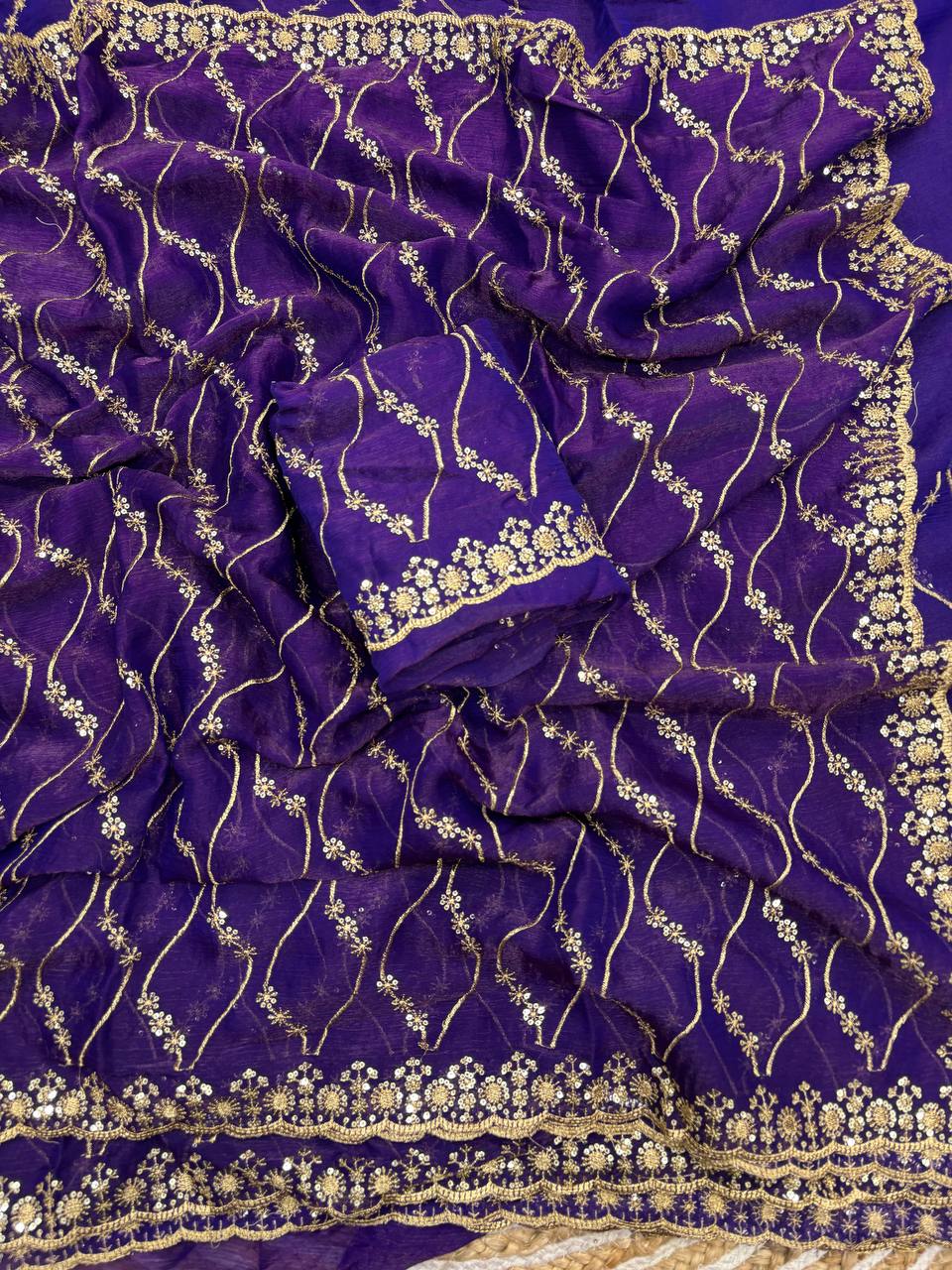 Hochwertiges schwarzes Rangoli-Seidensari