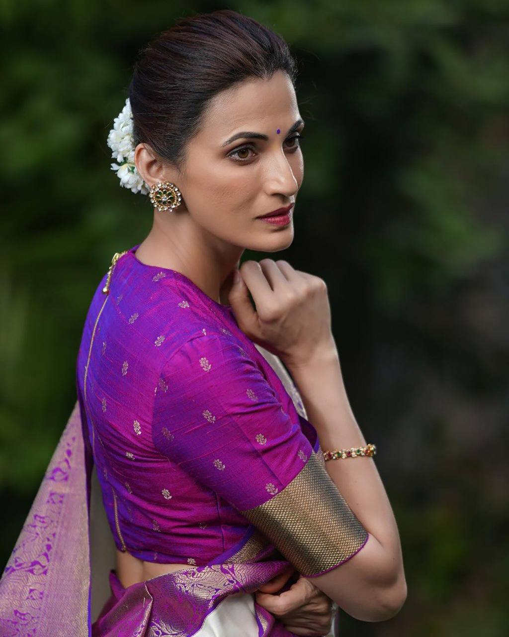 Je recherche quelqu'un pour ce magnifique sari de la même couleur