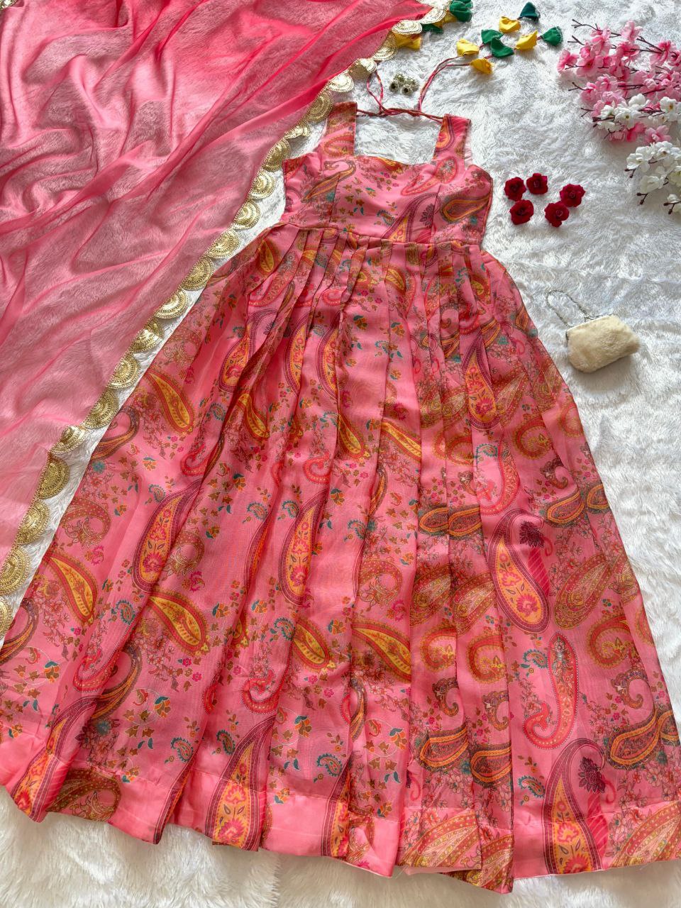 Präsentation des exklusiven Anarkali-Shooting-Designs
