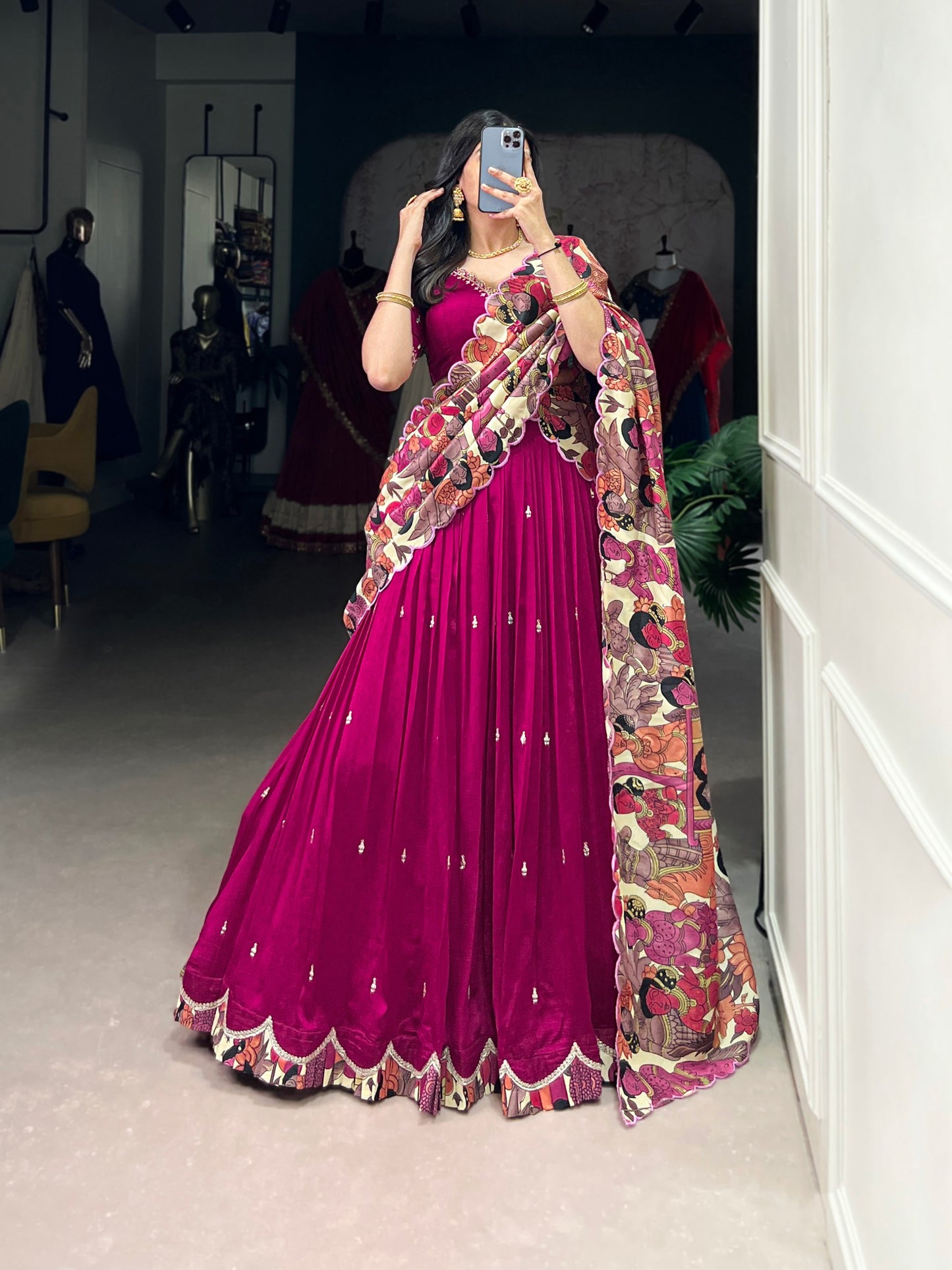 Célébrez le charme de la culture indienne avec ce magnifique ensemble lehenga