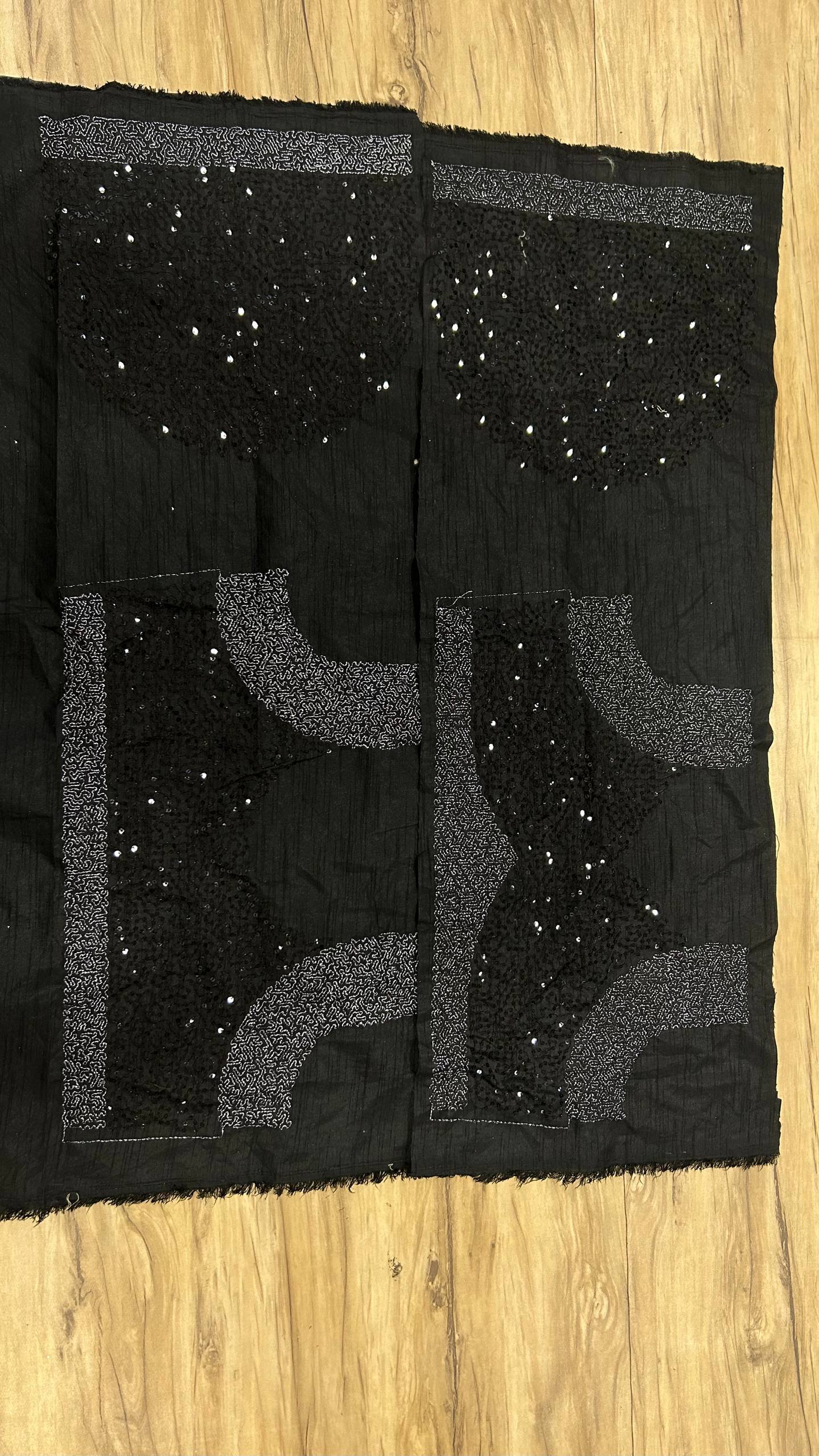 Sehen Sie umwerfend aus in diesem wunderschönen cremefarbenen Lehenga-Set