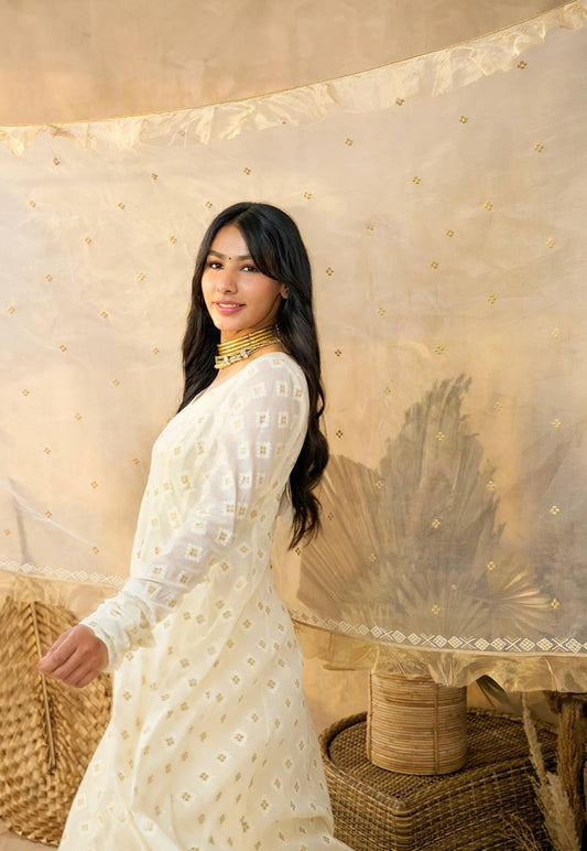 Kleid aus Georgette-Imitat mit üppiger Paillettenstickerei