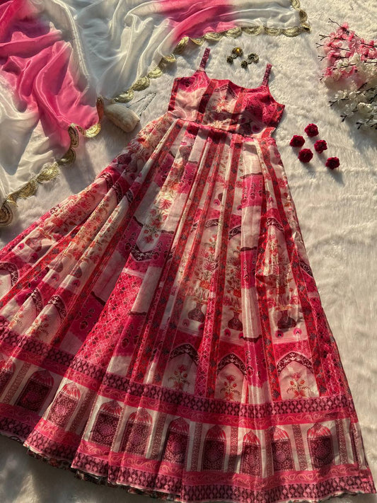 Kleid aus Georgette-Imitat mit üppiger Paillettenstickerei