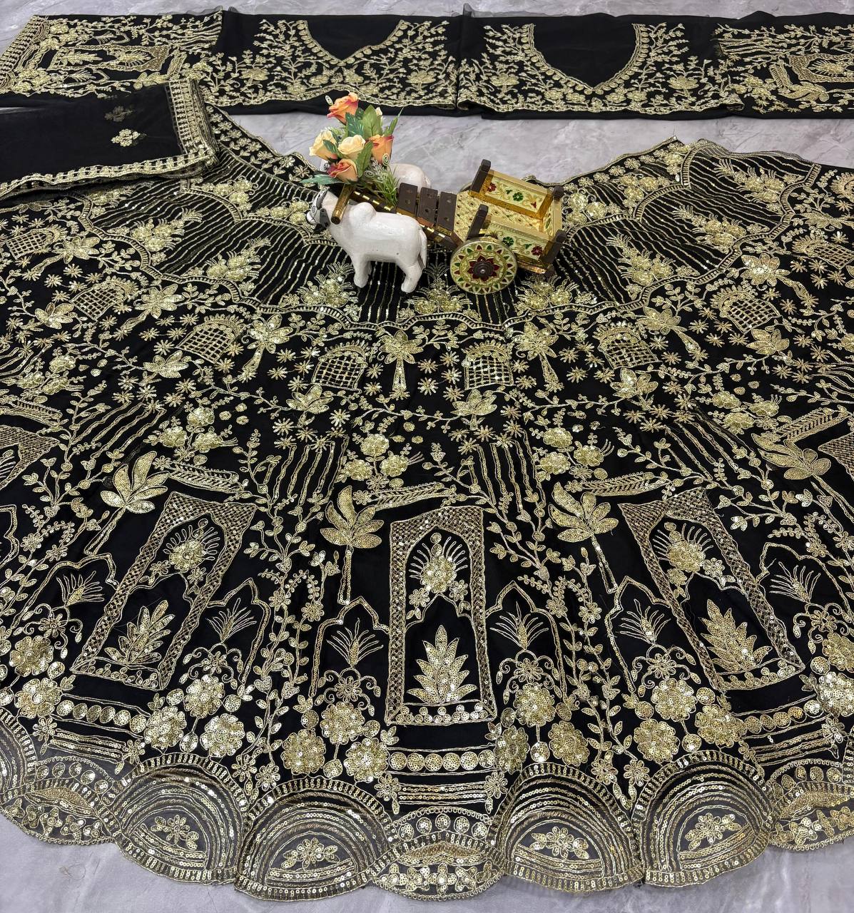 Sehen Sie umwerfend aus in diesem wunderschönen cremefarbenen Lehenga-Set