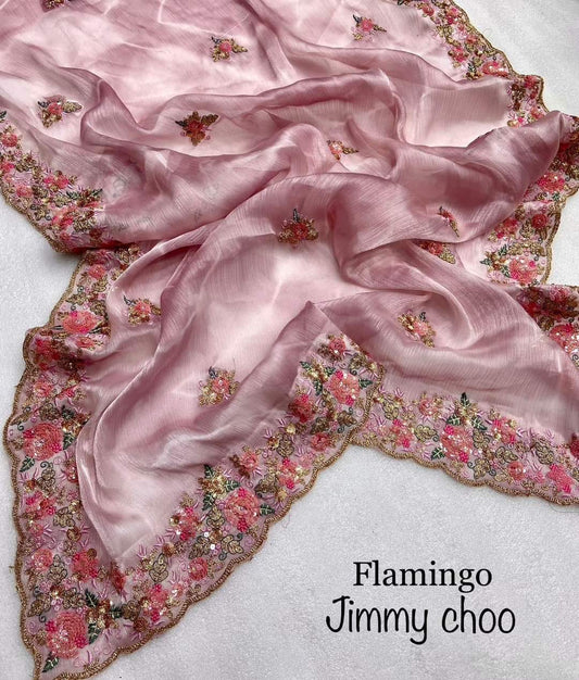 Je recherche quelqu'un pour ce magnifique sari de la même couleur