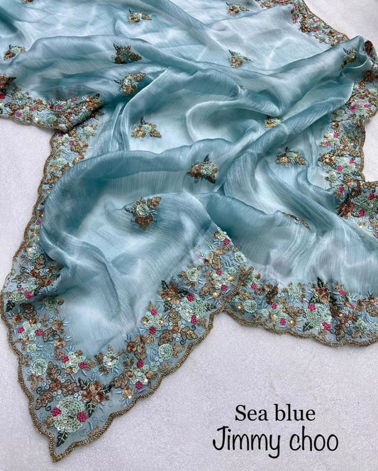 Je recherche quelqu'un pour ce magnifique sari de la même couleur