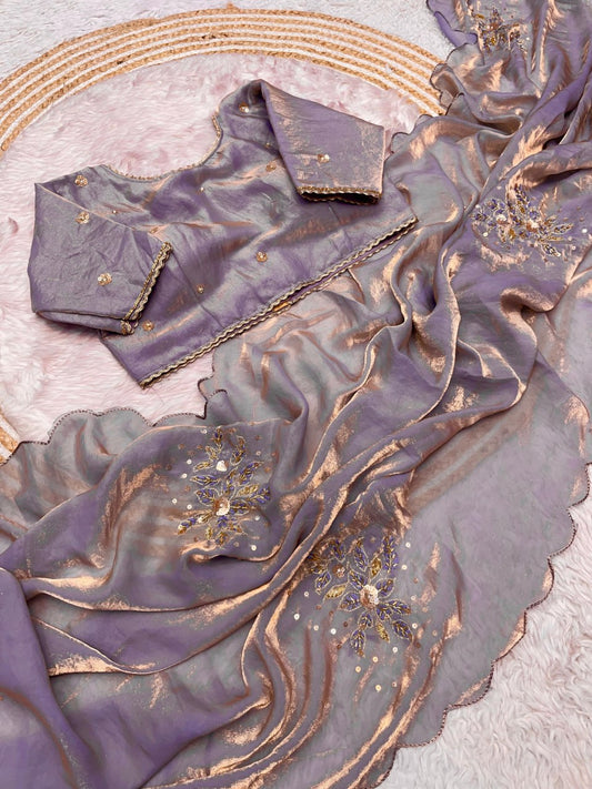 Je recherche quelqu'un pour ce magnifique sari de la même couleur