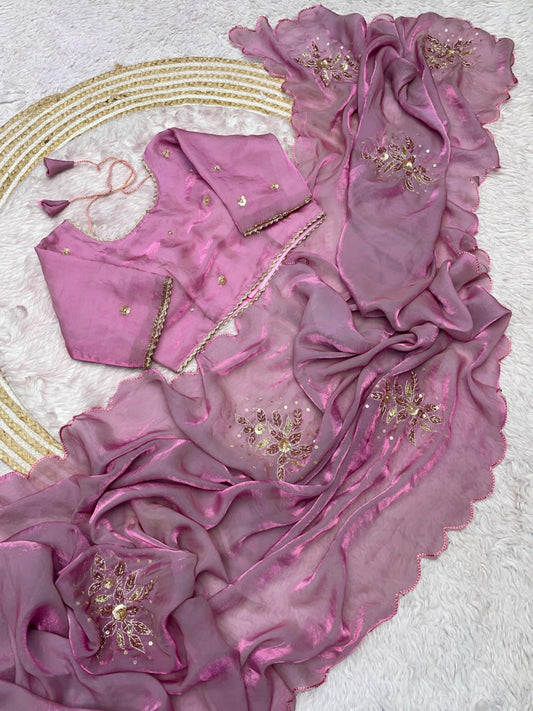 Je recherche quelqu'un pour ce magnifique sari de la même couleur