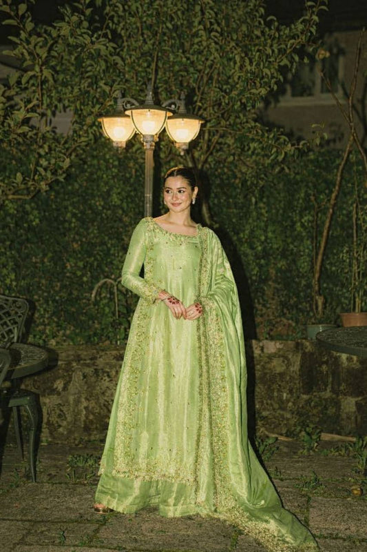 Kleid aus Georgette-Imitat mit üppiger Paillettenstickerei