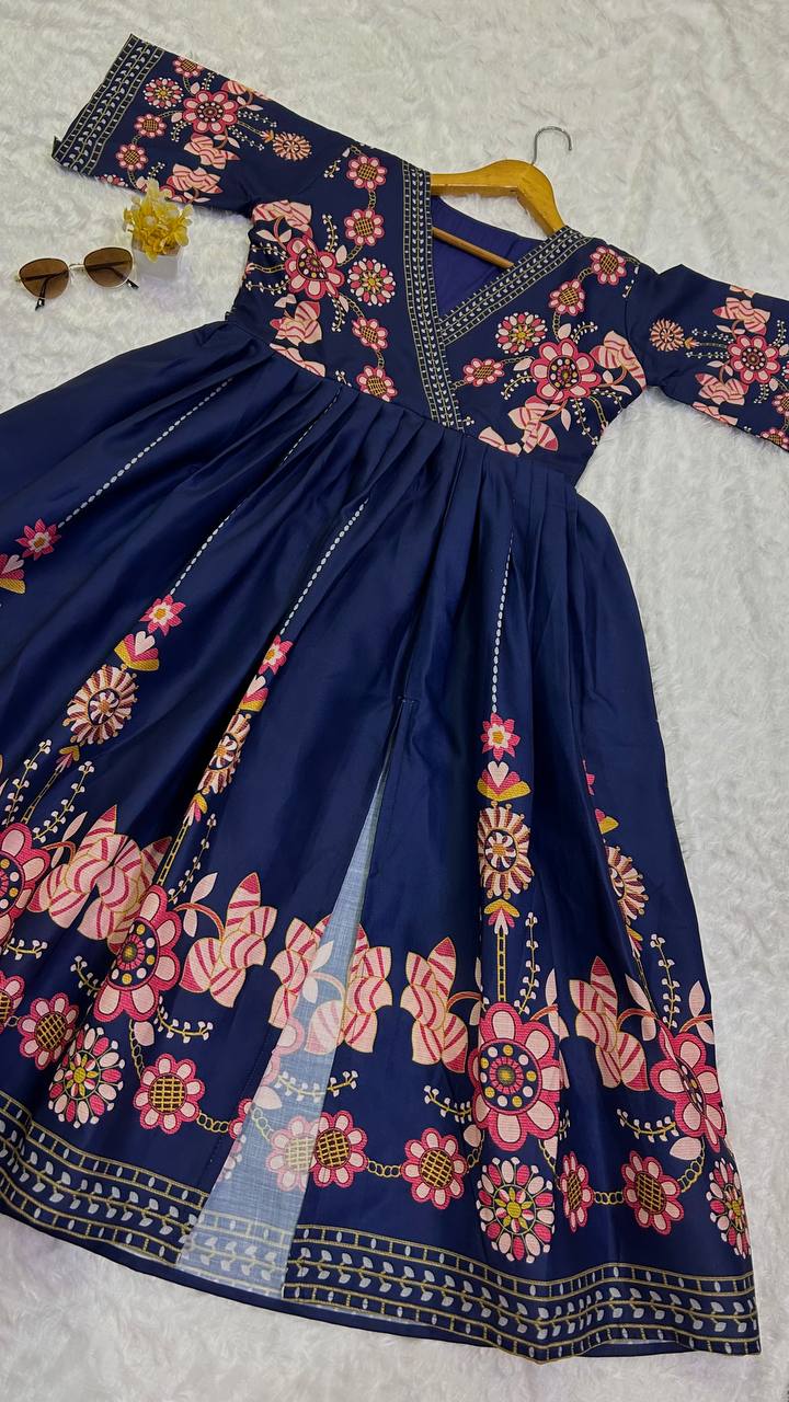 LAUFBEKLEIDUNG TRENDIGES TOP AUS GEORGETTE-KUNSTSTOFF, STICKEREI MIT BAUMWOLLFADEN