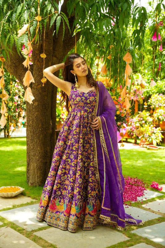 Präsentation des exklusiven Anarkali-Shooting-Designs