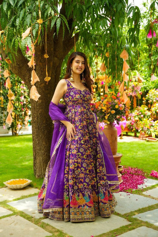 Präsentation des exklusiven Anarkali-Shooting-Designs