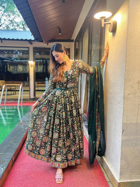 NOUVEAU HAUT DE SOIRÉE ET PLAZZO DE DESIGNER