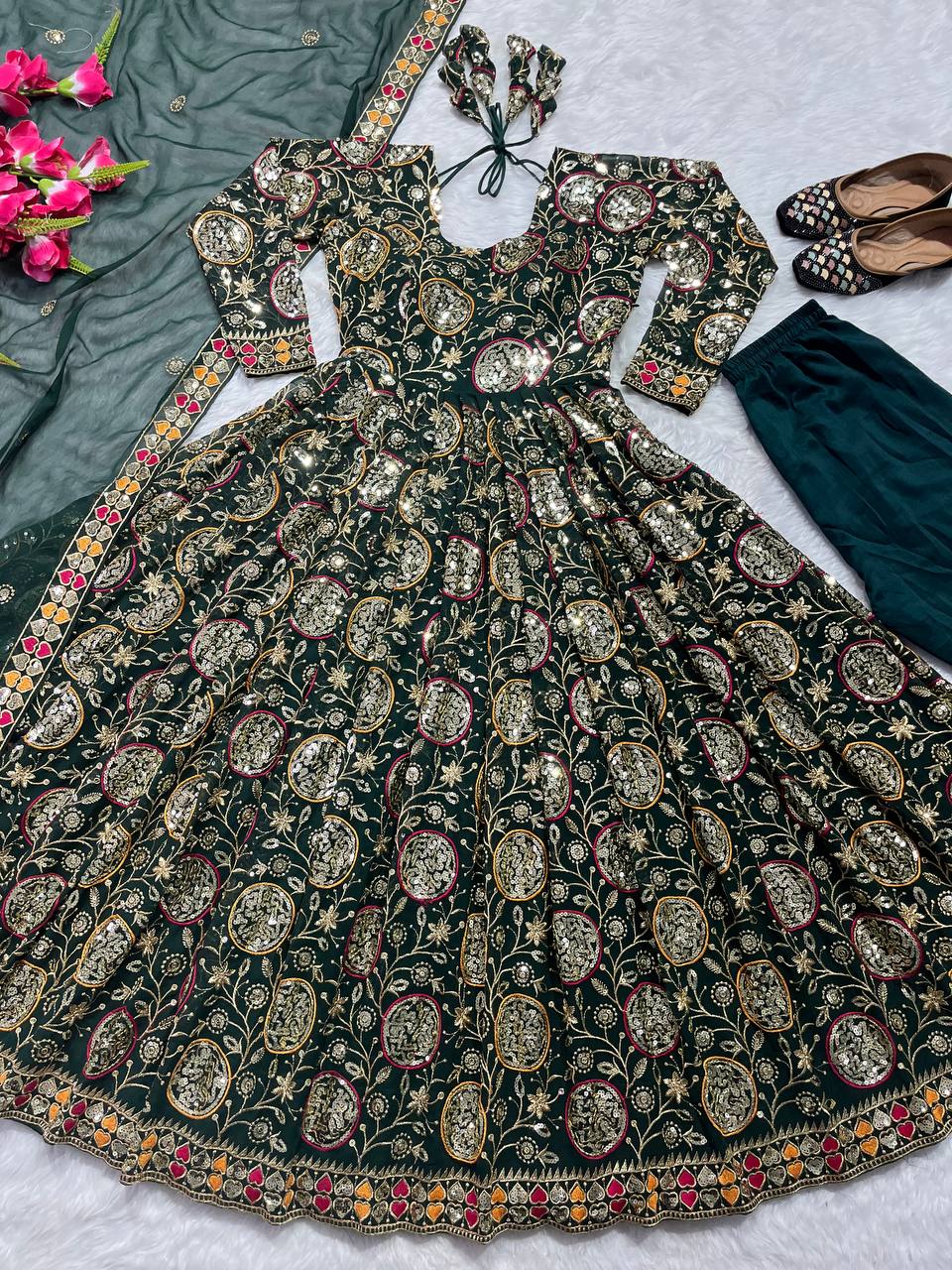 Presenting New Đěsigner Anarkali Suit In New Fancy Style