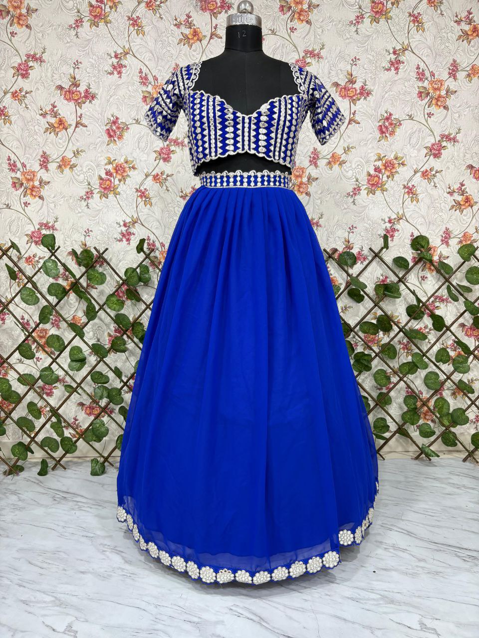 NEUES DREITEILIGES WESTERN-OUTFIT FÜR DIE TRENDIGE HOCHZEITSSAISON