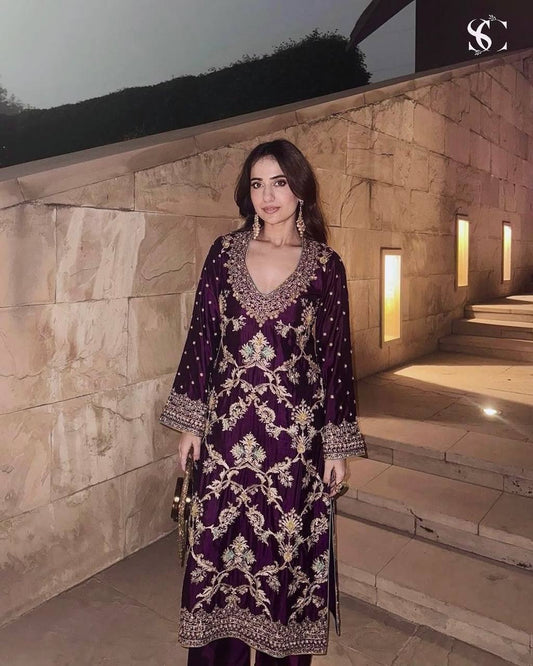 Arbeitsanzug aus reiner, schwerer Chinnon-Seide mit schwerer Stickerei