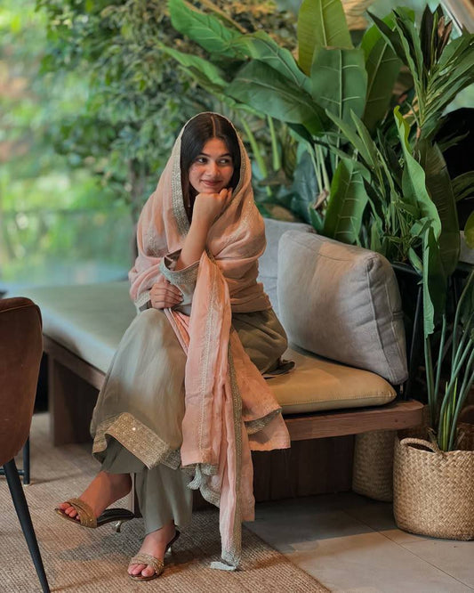 Nouvel ensemble haut de soirée Pallazo et Dupatta de créateur