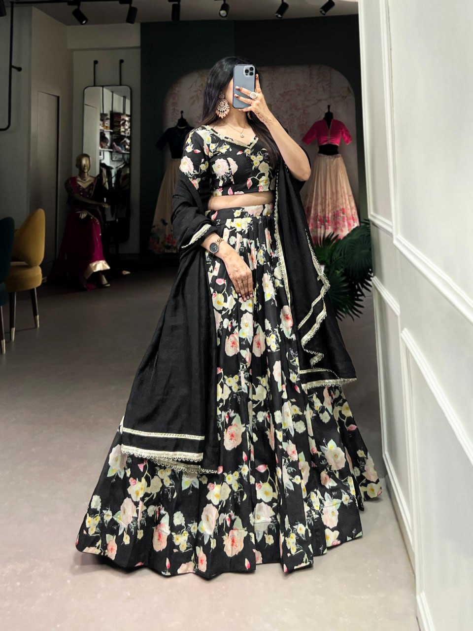 VÊTEMENTS DE MARIÉE FUAX ÉPAIS GEORGETTE BRODÉ TRAVAIL SÉQUENTIEL AVEC VRAI MIROIR TRAVAIL À LA MAIN LEHENGAS CHOLI