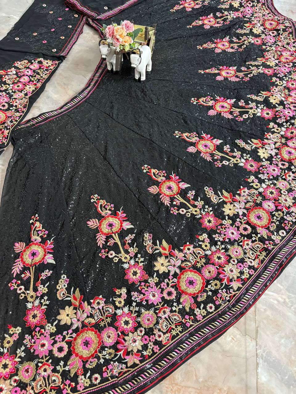 Einführung eines 4 Meter ausgestellten Coding Sequins Work Lehenga