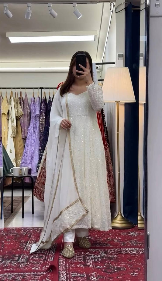 ENSEMBLE DE COSTUME ANARKALI PREMIUM PRÊT À ÊTRE FABRIQUÉ
