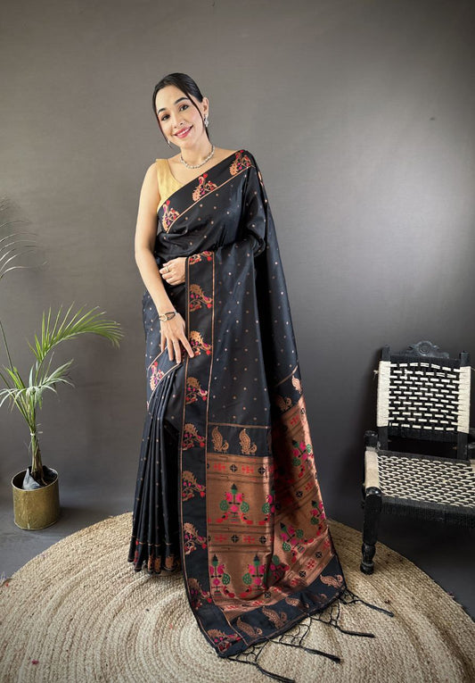 Vous recherchez quelqu'un pour ce magnifique sari de créateur de la même couleur