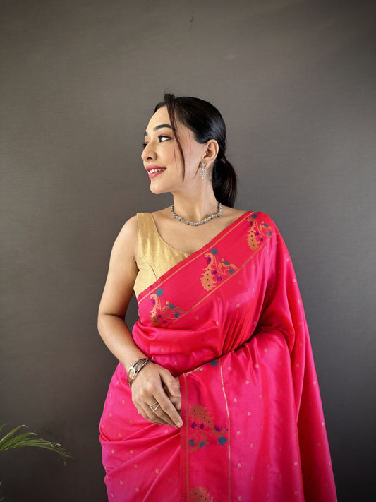 Vous recherchez quelqu'un pour ce magnifique sari de créateur de la même couleur