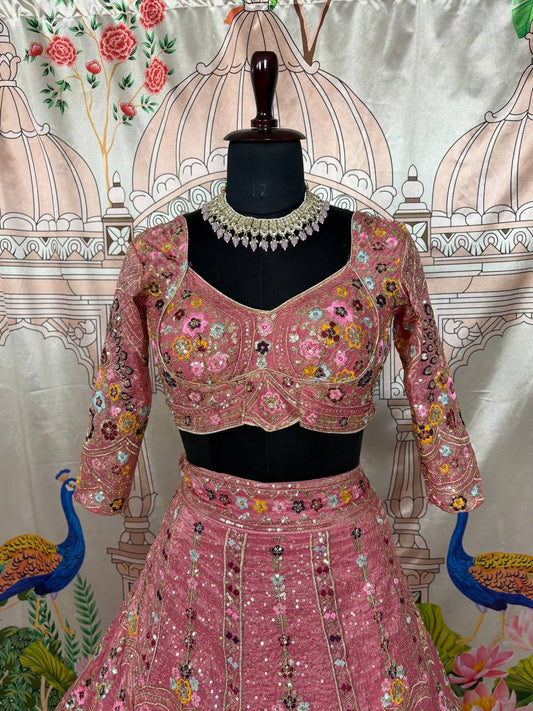 Sehen Sie umwerfend aus in diesem wunderschönen cremefarbenen Lehenga-Set