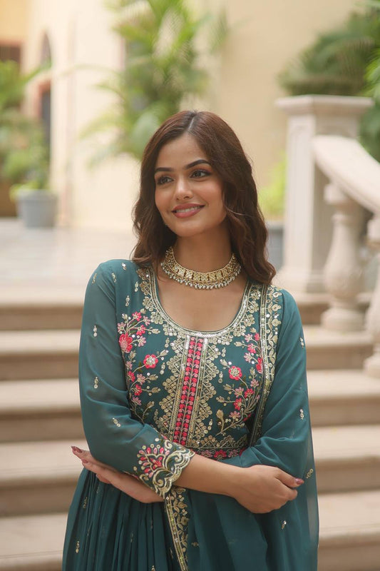 COLLECTIONS PREMIUM DE HAUTS, SHARARA ET DUPATTA DE CRÉATEURS PREMIUM 2025