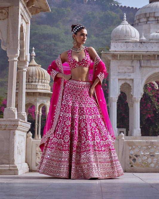 NEUES DREITEILIGES WESTERN-OUTFIT FÜR DIE TRENDIGE HOCHZEITSSAISON