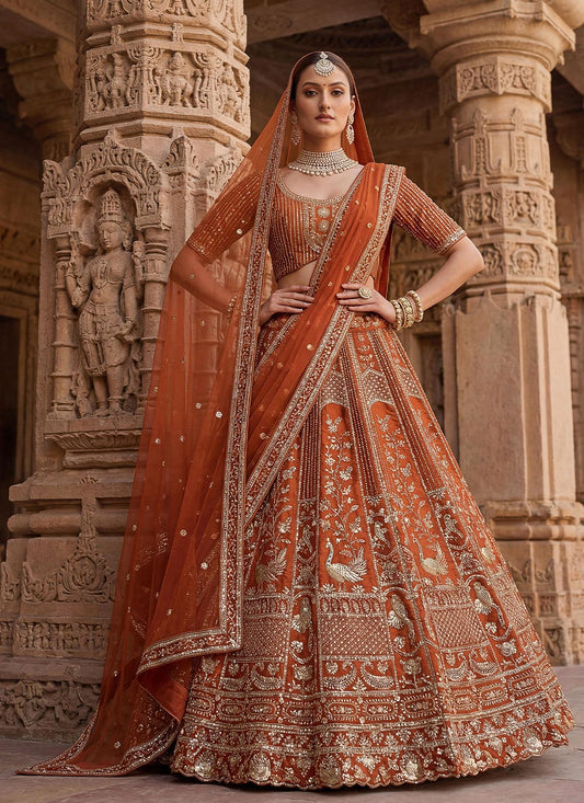 Sehen Sie umwerfend aus in diesem wunderschönen cremefarbenen Lehenga-Set