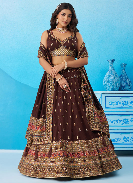 Sehen Sie umwerfend aus in diesem wunderschönen cremefarbenen Lehenga-Set