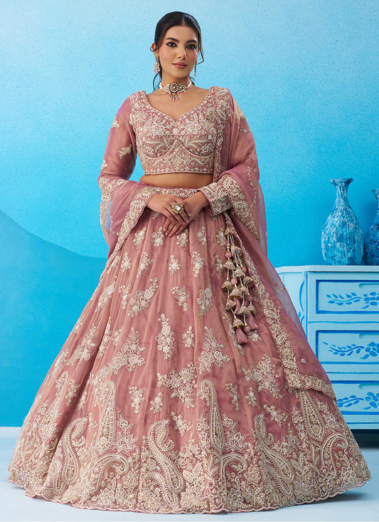 Sehen Sie umwerfend aus in diesem wunderschönen cremefarbenen Lehenga-Set