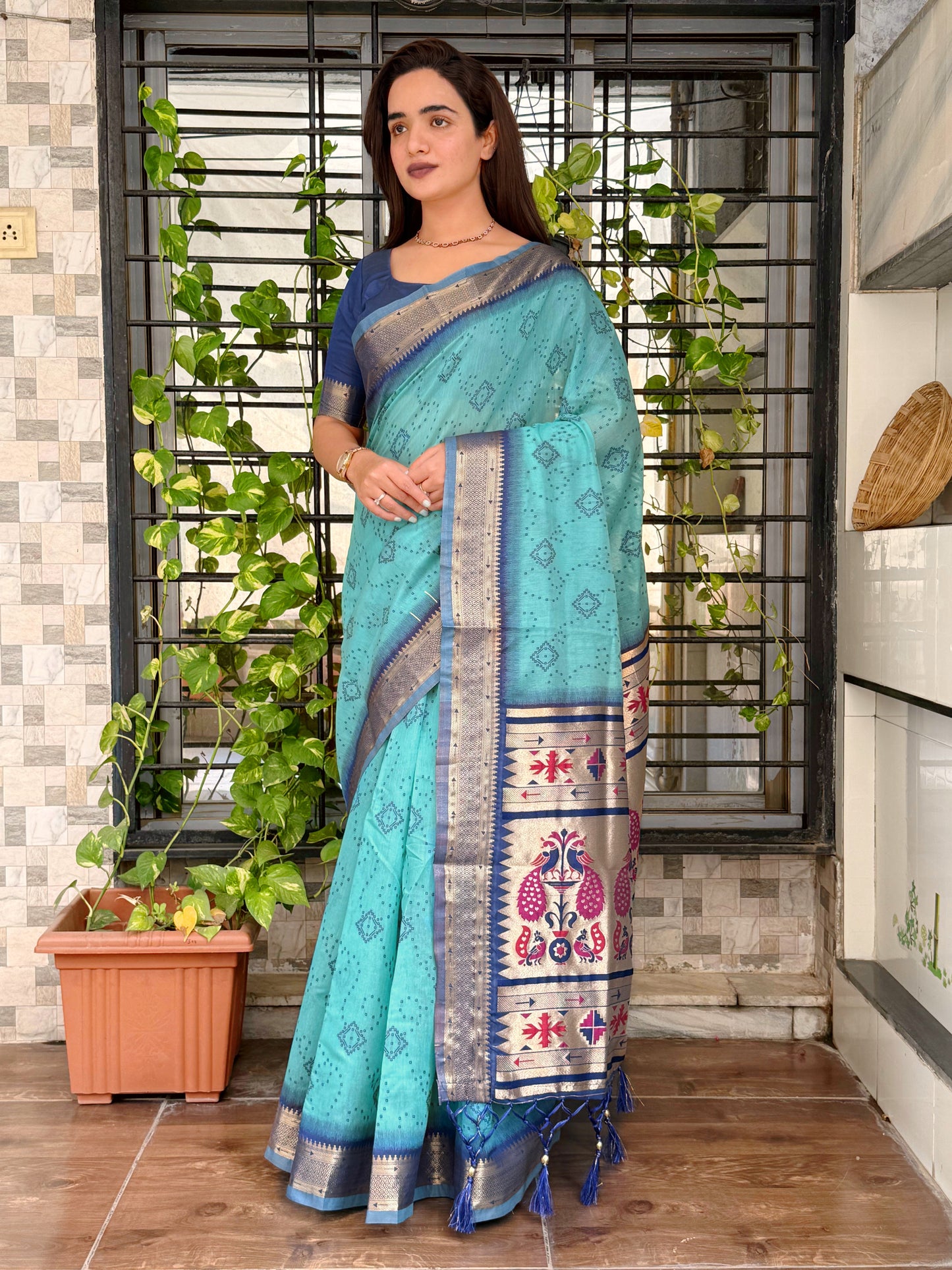 Contrast Thread weaving bandhej jacquard saree